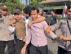 Aksi Unras di Depan Lapas Narkotika Bollangi Memanas Hingga Terjadi Bentrokan Fisik