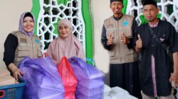 BNM Makassar Gelar Jumat Berkah, Dengan Tauziah  dan Bagi Nasi Dos
