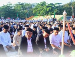 Di Lapangan H. Makkatang Daeng Sibali, Bupati dan Wakil Bupati bersama Masyarakat Takalar Laksanakan Shalat Idul Adha
