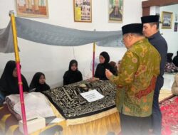 Daeng Manye Melayat ke Rumah Duka Mertua Sekda Takalar