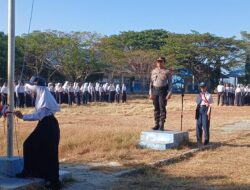 Jadi Pembina Upacara, Kapolsek Arungkeke Edukasi Siswa Terkait Bahaya Penyalahgunaan Narkoba