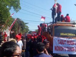 Ribuan Massa dan Pasukan Berkuda Kesultanan Gowa Kepung DPRD, Tuntut Perda LAD Dicabut : “Kembalikan Marwah Adat Gowa”