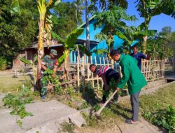 Tingkatkan Kemanunggalan TNI dan Rakyat, Babinsa Desa Jipang Bersama Warga dan Mahasiswa UIN Gelar Karya Bakti