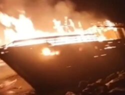 Kapal Praktek SMK Negeri 3 Jeneponto Terbakar