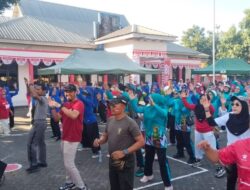 Babinsa Hadiri Jalan Santai dan Senam Bersama di Kecamatan Barombong Untuk Memeriahkan HUT RI ke-81