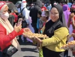 Peternak Ayam dan Telur Demo di Kantor Gubernur Sulsel, Tuntut Harga Pakan Stabil