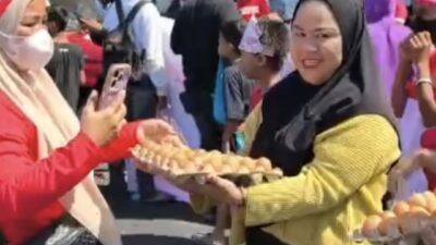 Peternak Ayam dan Telur Demo di Kantor Gubernur Sulsel, Tuntut Harga Pakan Stabil