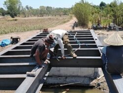 Wujud Sinergi TNI-Rakyat, Pembangunan Jembatan Kanal Pabbundukang Terus Dikebut