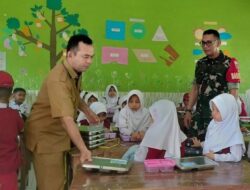 Kawal Program Gizi, Babinsa Koramil Pallangga Dampingi Pendistribusian MBG