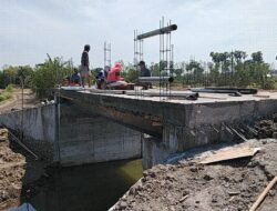 Progres Capai 75 Persen, Pembangunan Jembatan Beton di Bontonompo Selatan Kian Dinanti Warga