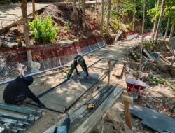 Personel Yonzipur Bersama Kodim 1409/Gowa Kebut Jembatan Gantung untuk wujudkan Impian warga Bungaya
