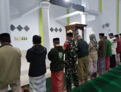 Rajut Silaturahmi Lewat Ibadah, Babinsa Koramil 1409-07/Tompobulu Laksanakan Sholat Subuh Bersama Warga Binaan