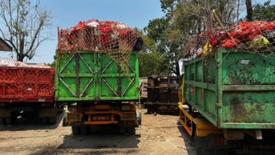 Tetkendala BBM dan Akses ke TPA, 100 Ton sampah menumpuk di Halaman DLH Gowa
