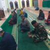 Hangatkan Suasana Pagi, Babinsa Koramil 1409-07/Tompobulu Ba’da Subuh Ngobrol Bareng Warga Binaan